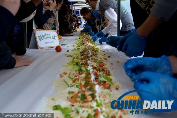 英餐館打造30多米國內最長墨西哥卷餅 為慈善募資