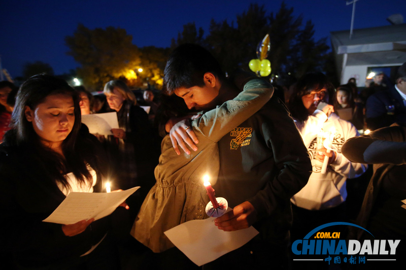 數百美國人悼念內華達中學槍擊案死難者(高清組圖)
