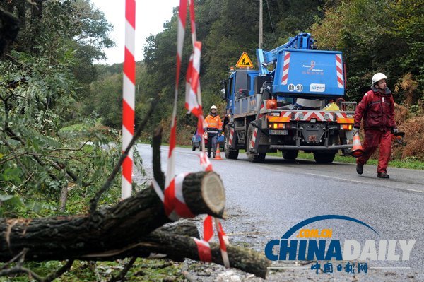 歐洲多國(guó)遭遇強(qiáng)風(fēng)暴襲擊 十余人死亡損失慘重（組圖）