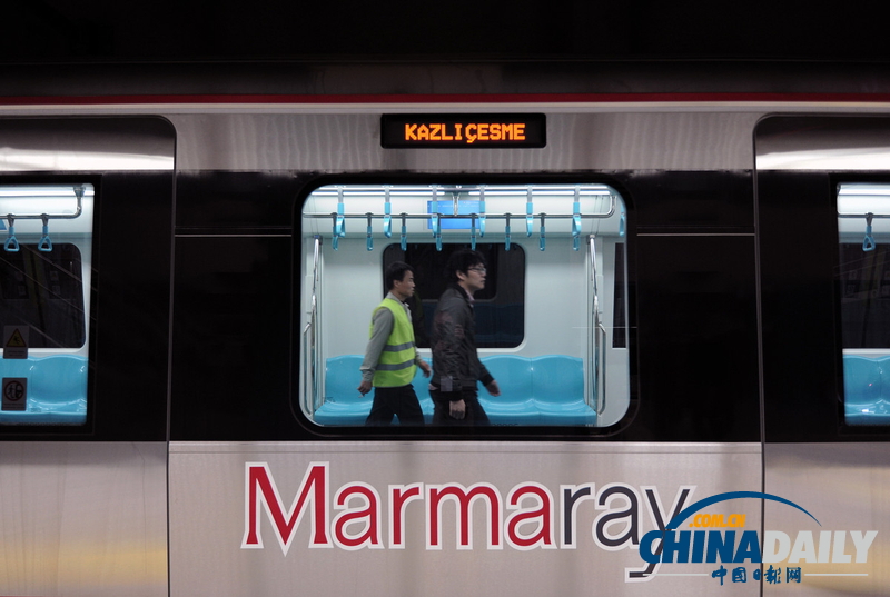 馬爾馬拉海底隧道開(kāi)通 安倍與土耳其總理乘車(chē)體驗(yàn)