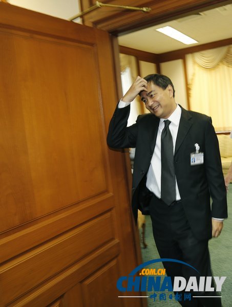 泰國總檢察長起訴前總理阿披實 或面臨謀殺指控