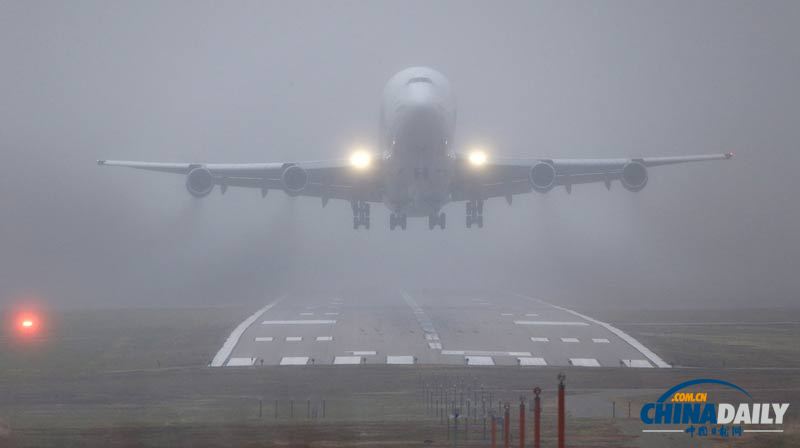 一架波音747運(yùn)輸機(jī)錯(cuò)降機(jī)場(chǎng) 一度被困美國(guó)堪薩斯