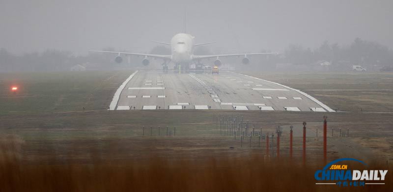 一架波音747運(yùn)輸機(jī)錯降機(jī)場 一度被困美國堪薩斯