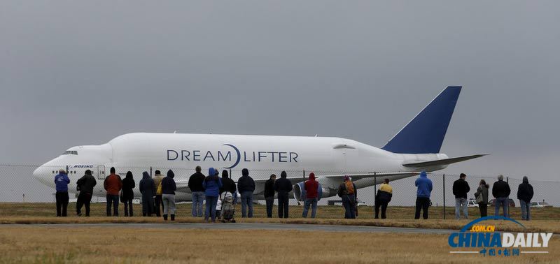 一架波音747運輸機錯降機場 一度被困美國堪薩斯
