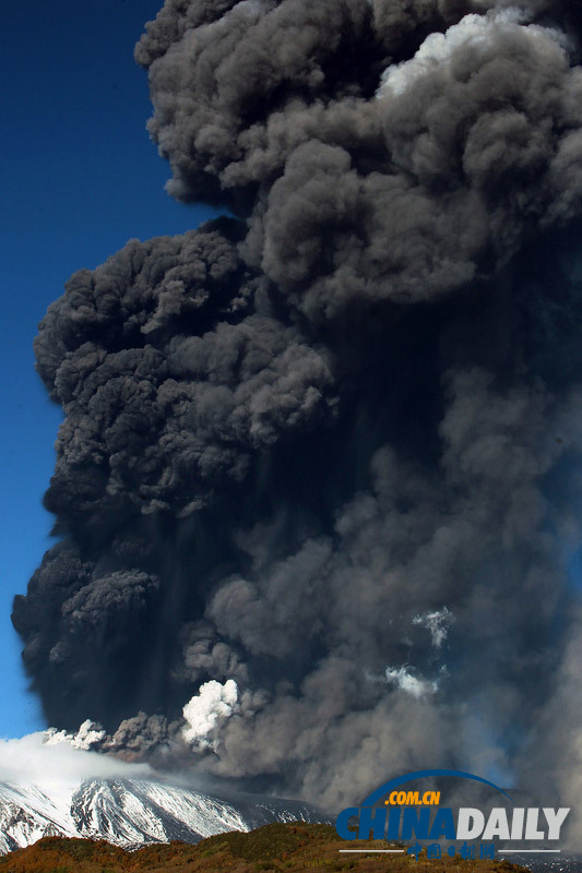 意大利火山再次噴發遮天蔽日
