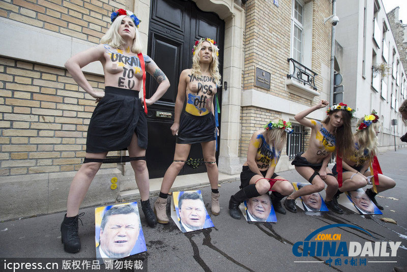 法裸女往烏克蘭總統“臉”上撒尿 抗其拒簽貿易協定