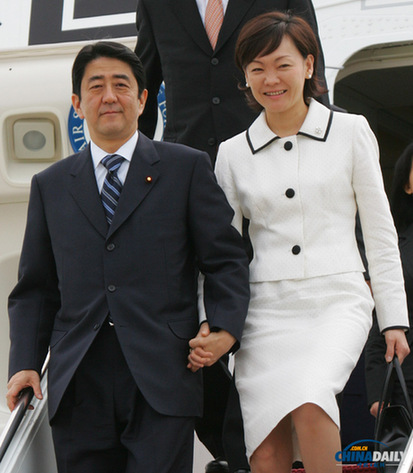 安倍夫人罕見出席執政黨會議 質疑丈夫防波提修建計劃
