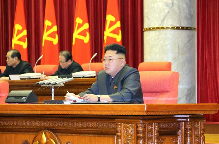 金正恩主持朝鮮勞動黨中央政治局擴大會議 表情嚴肅
