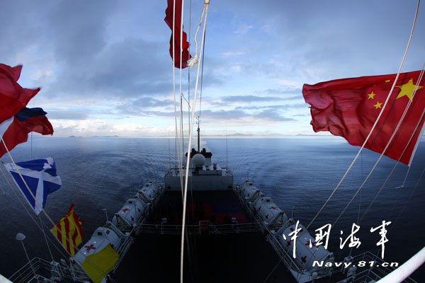 和平方舟醫院船完成赴菲醫療救助任務啟程回國