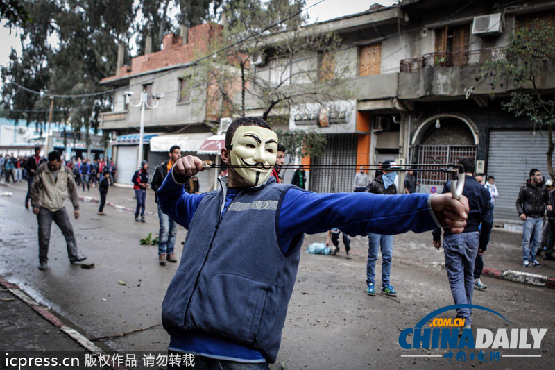 為爭住房惹禍端 阿爾及利亞民眾與警察發生激烈沖突