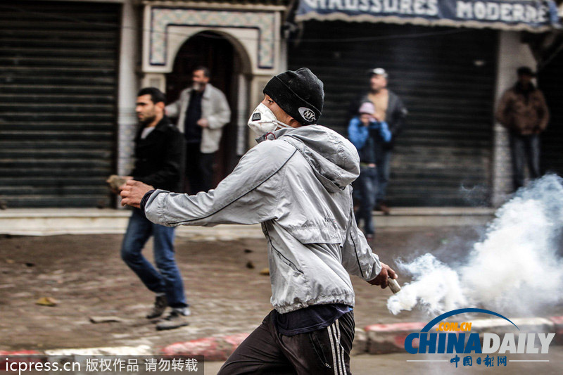 為爭住房惹禍端 阿爾及利亞民眾與警察發生激烈沖突