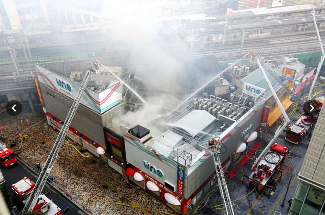 東京地鐵站附近發(fā)生大火 已燒毀4棟建筑物（圖）