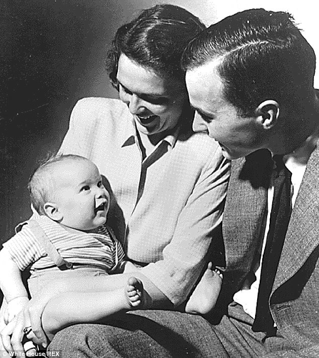 老布什夫婦69年相濡以沫 多些調侃系婚姻長久秘訣
