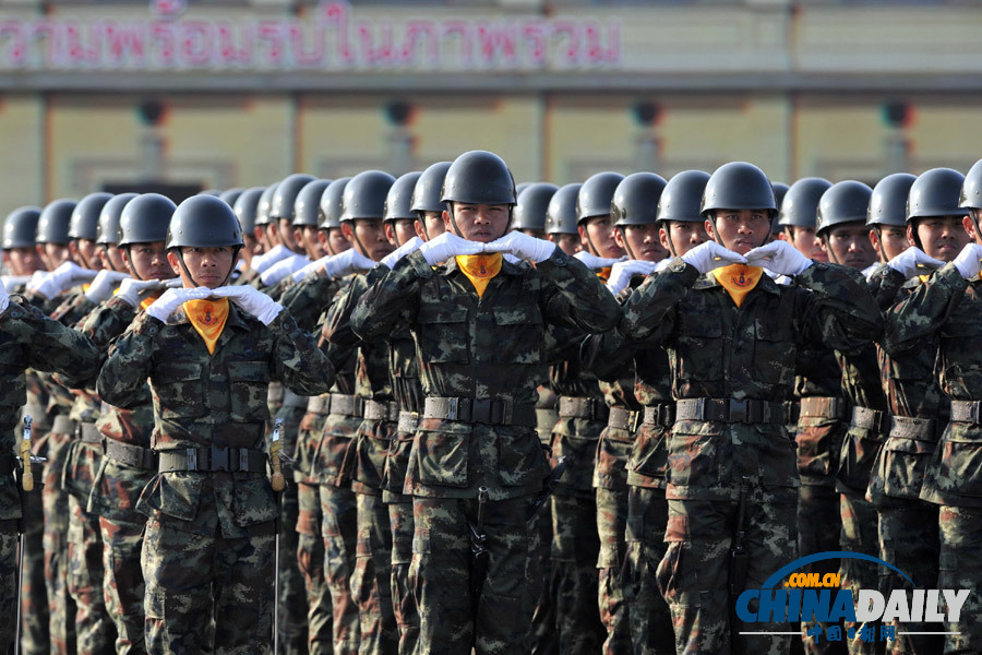 泰國舉行閱兵式慶祝“建軍節(jié)”