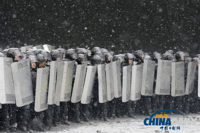 烏克蘭首都沖突持續(xù) 3名示威者遇難高清現(xiàn)場圖