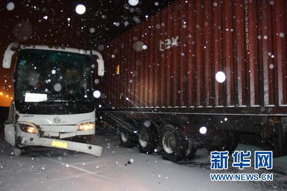 滬渝高速中斷十余小時后恢復(fù)通車