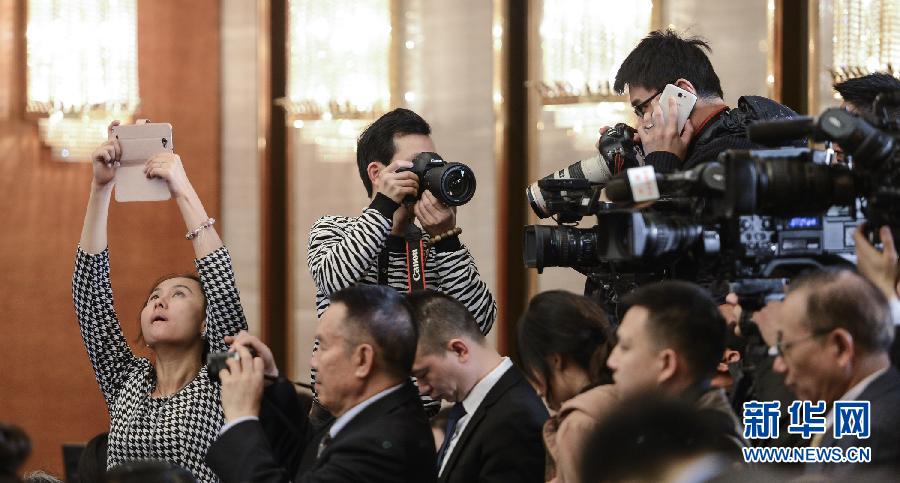 十二屆全國人大二次會議舉行新聞發布會