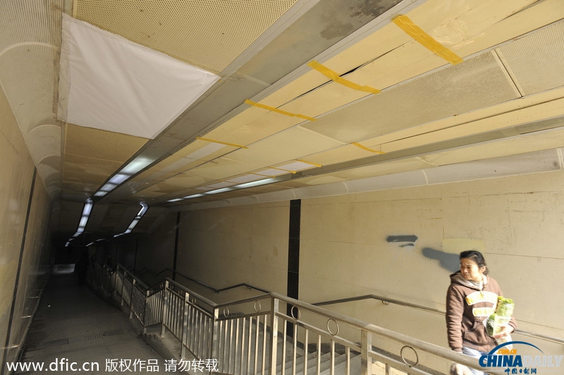 湖北：長港地下通道造價1200萬元 吊頂竟用紙糊膠粘