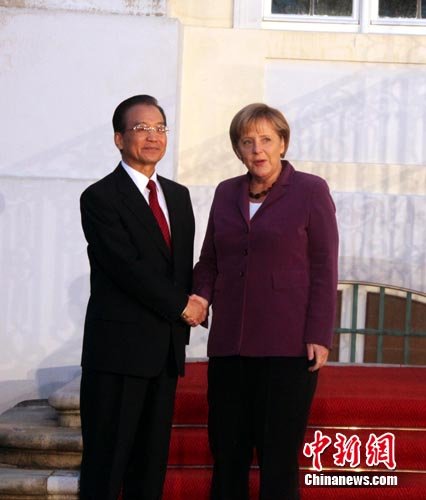 溫家寶超常規(guī)會晤德總理默克爾 外交史上罕見