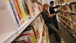 英本科生入學人數上升近10%