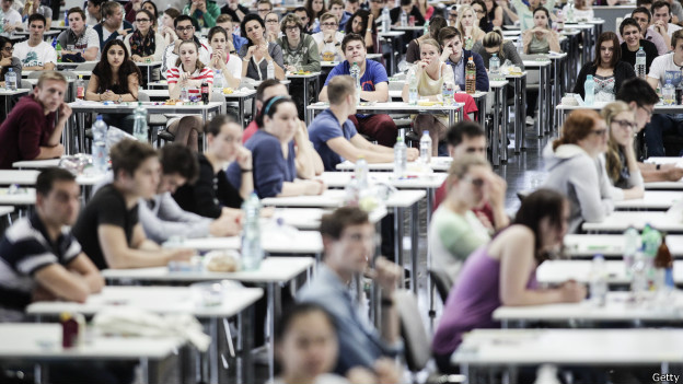學生當心！部分英國大學“擅改課程內容”