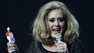 Adele triumphs at the Brits 阿黛爾音樂大獎滿載而歸