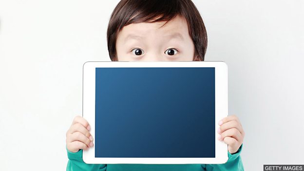 Is too much screen time affecting children's eyesight? 長時間看屏幕會影響孩子的視力？