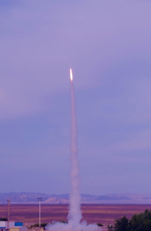 北航大學生自制探空火箭發射成功
