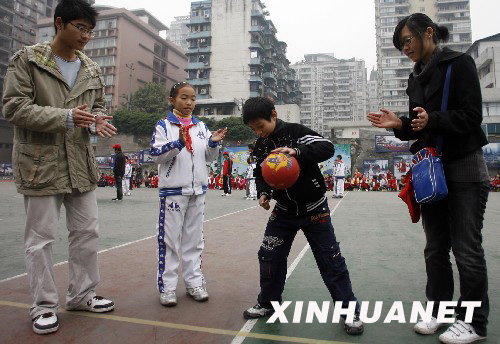 手拉手，我們做朋友