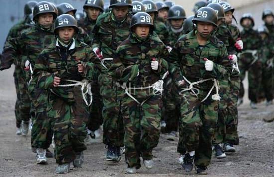 實拍韓國少男少女軍訓