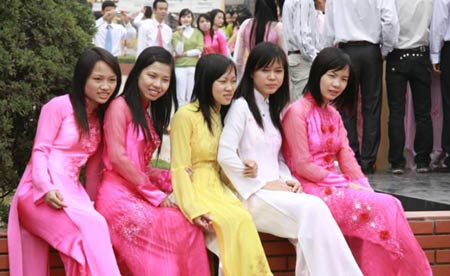 越南女生畢業照