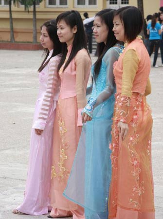 越南女生畢業照