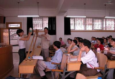 名校研究生棄學“洗具”or“杯具”？