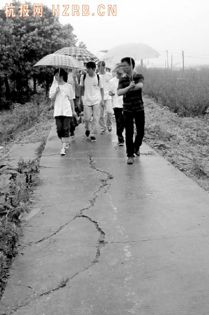 杭電學(xué)生探尋神秘的“沉降村”用行動(dòng)呼吁拯救地球
