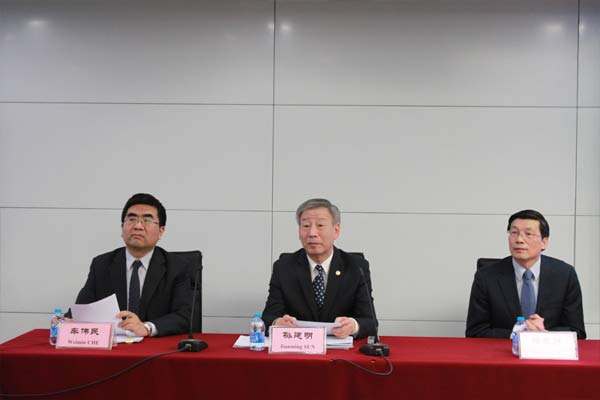 留學服務中心主任孫建明發布信息