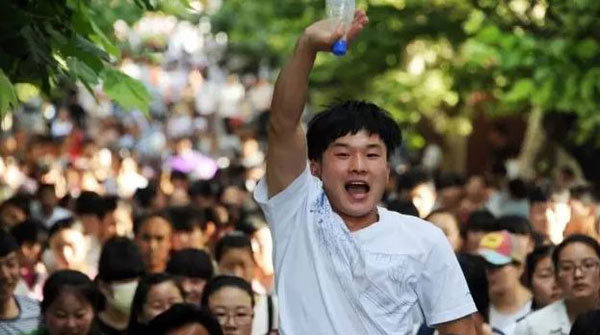 看看外媒報道中國高考的用詞，目測已被嚇壞