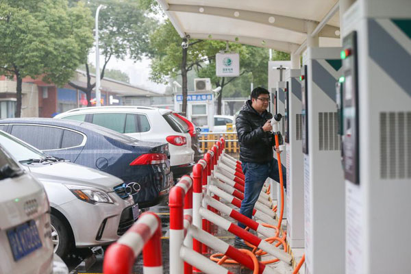 燃油車時代將終結？中國啟動制訂燃油車停售時間表