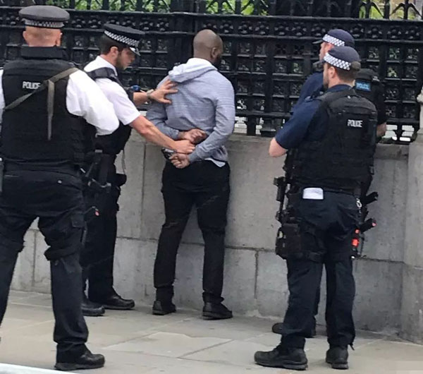 英國警察宣布以后不再管偷竊搶劫！群眾反應炸了！
