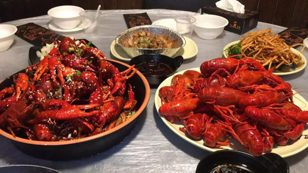 小龍蝦”的英語是small lobster嗎？