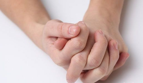 研究：掰手指的人關節更健康