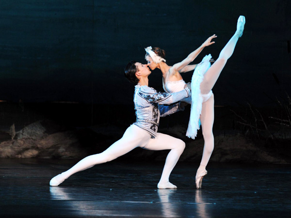 'Swan Lake' at 2nd Xinjiang Int'l Folk Dance Festival