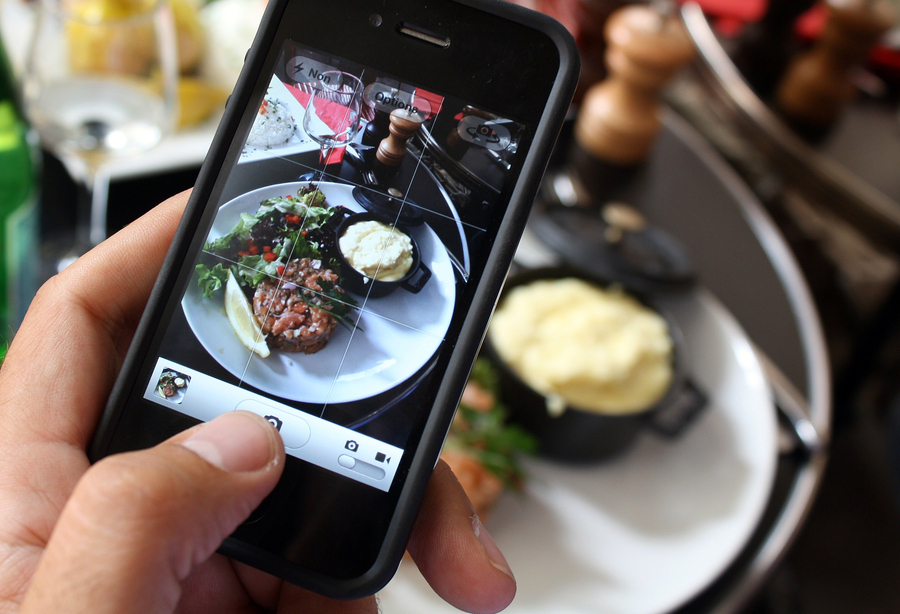 11 ways to ruin a first date on Valentine's Day
