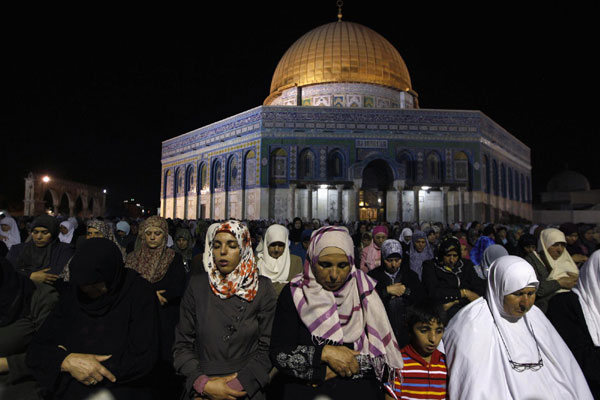 Muslim women pray during Laylat al-Qadr