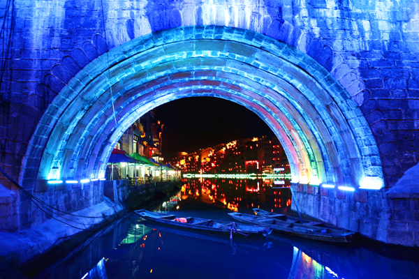 黔東南州舞陽(yáng)河上的拱橋