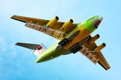 我國(guó)自主發(fā)展的運(yùn)―20大型運(yùn)輸機(jī)首次試飛圓滿成功