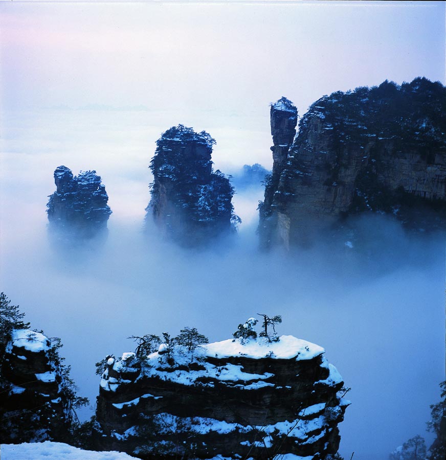 Magnificent peak walls in Yangjiajie