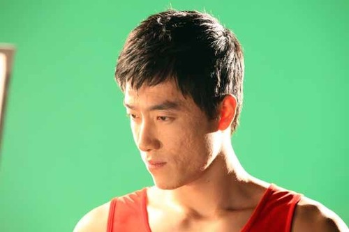 劉翔助力鉆石聯賽 拍攝現場認真擺pose