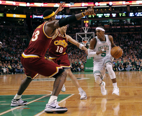 NBA：隆多力壓詹姆斯 凱爾特人勝騎士扳成2:2