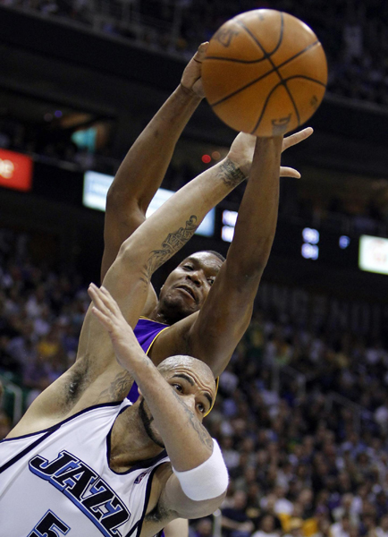 NBA：科比32分 湖人4:0橫掃爵士會師太陽