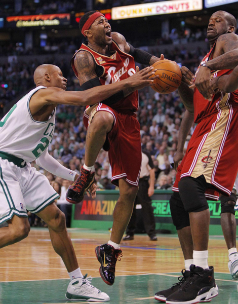 NBA：詹姆斯三雙騎士黯然出局 綠衫軍4:2晉級(jí)戰(zhàn)魔術(shù)